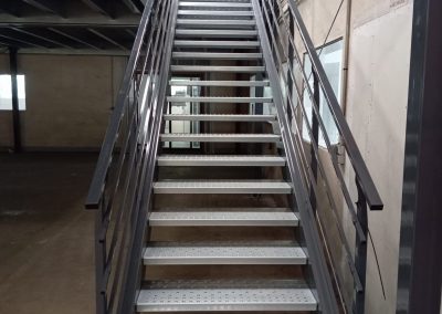 PLATEFORME BORDEAUX RAYONNAGE - LIMOGES (87) - ESCALIER