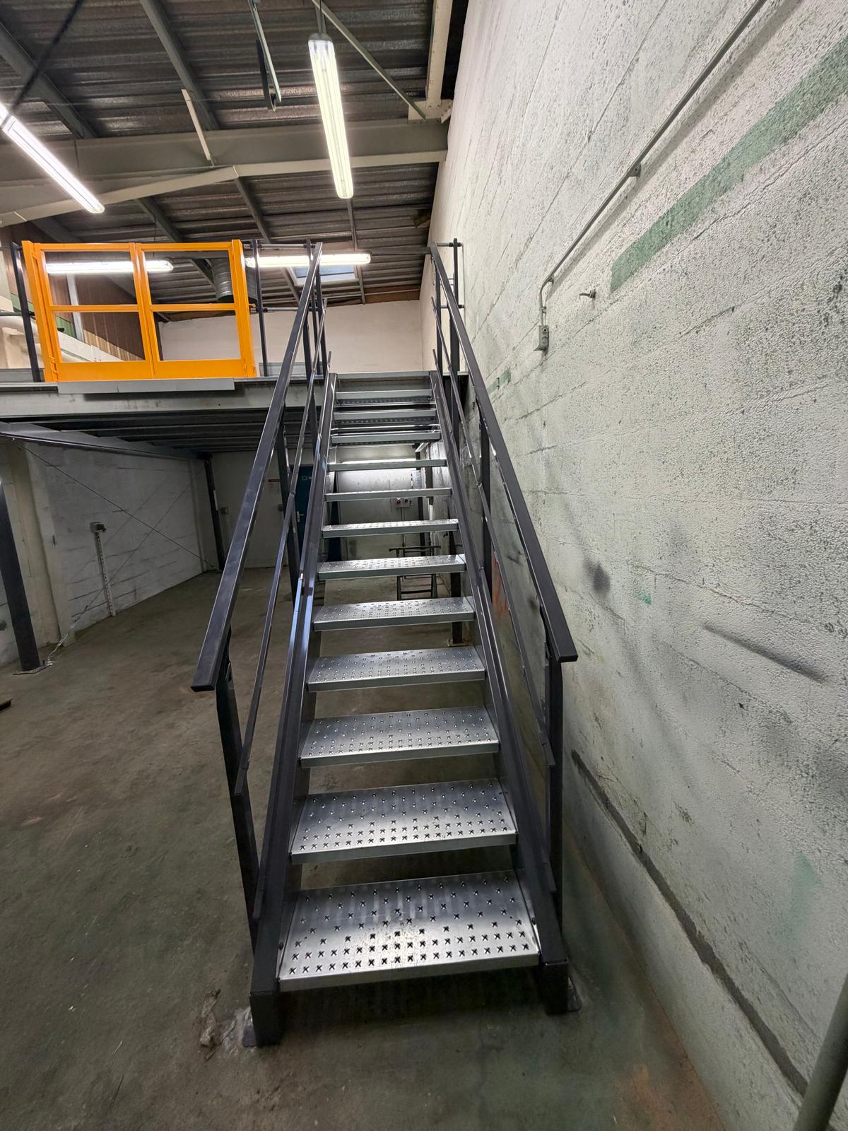 Installation d'une plateforme - mezzanine pour la mairie de Lège-Cap-Ferret